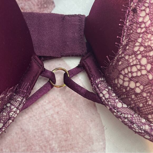 Victoria's Secret Bombshell Plunge Bra 32C - Picture 3 of 13